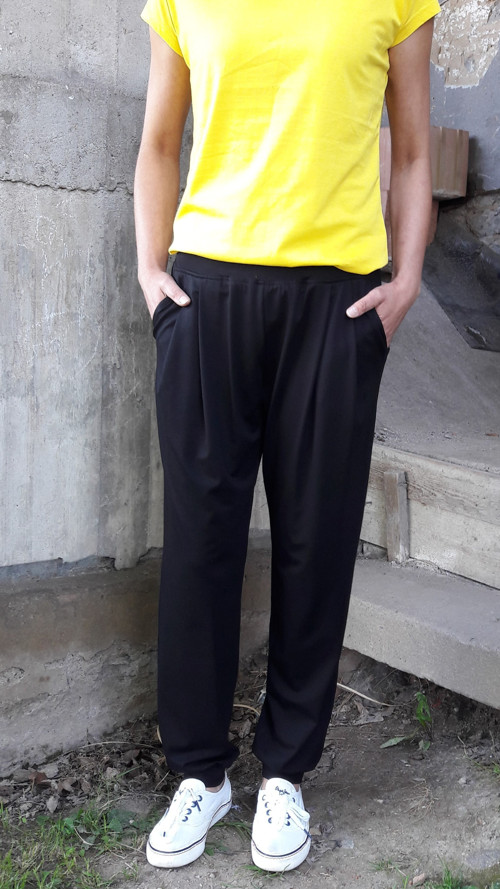 Dámské kalhoty se sklady — foto 1