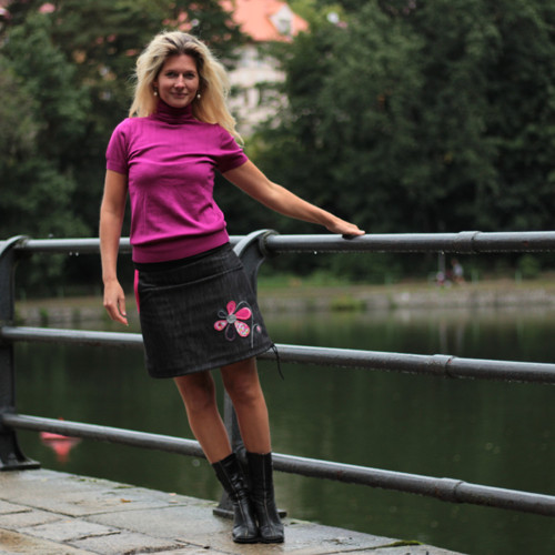 Sukně riflová s růžovočerným květem