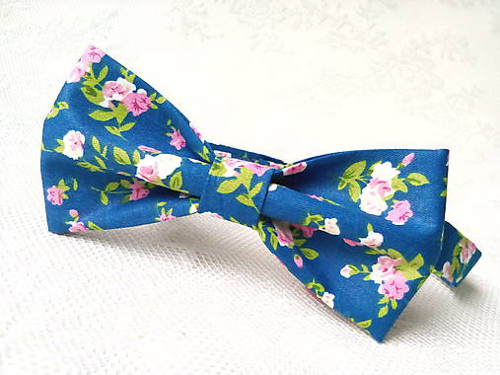 Romantic vintage bow tie
