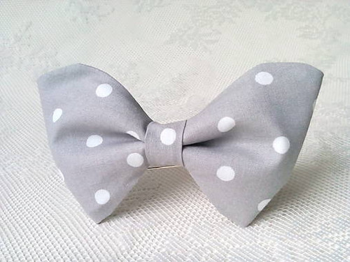 Light grey bow tie with white polka dots