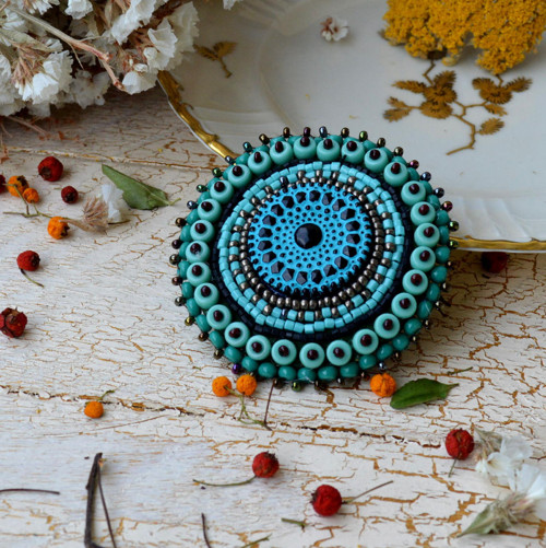 Turquoise mandala - vyšívaná brož — foto 1