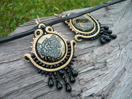 Soutache náušnice Black Rose in Gold — foto 1