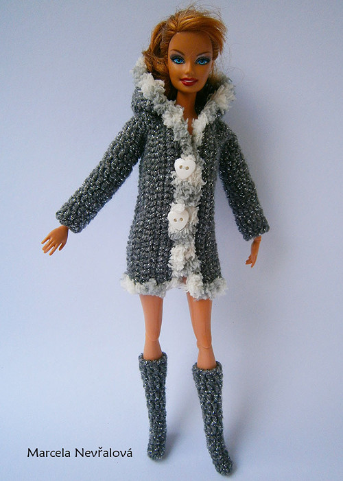 Šedý kabátek pro Barbie — foto 1