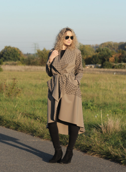Hnědočerný kabát - neopren — foto 1