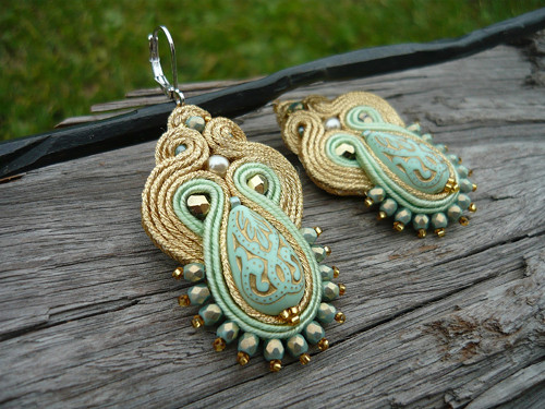 Soutache náušnice Oriental Gold Mentol — foto 1