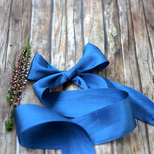 Hedvábná stuha "navy" 1 m