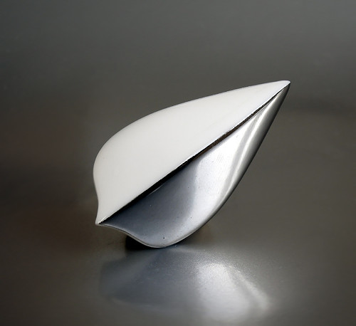 Porcelánová brož - Mirr-or / White