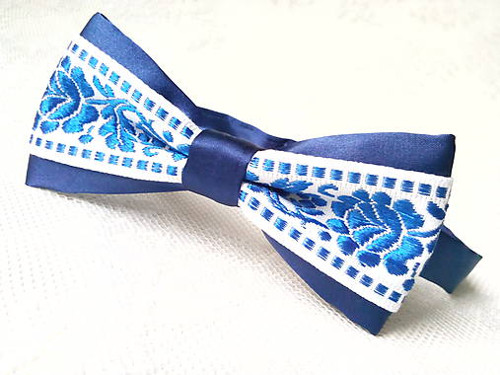 Wedding gentleman (royal blue&white folklore)