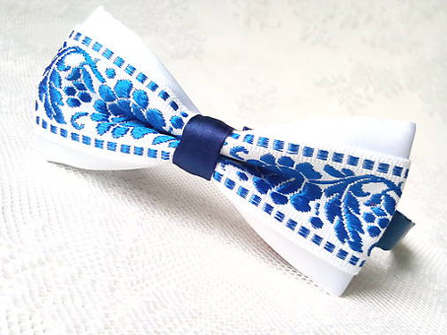 Wedding gentleman (royal blue&white folklore)