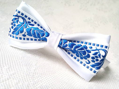 Wedding gentleman (royal blue&white folklore)