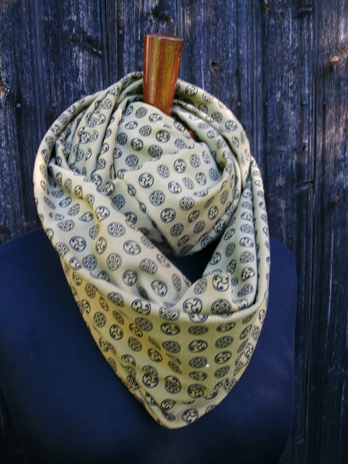 Khaki knoflíkáč — foto 1