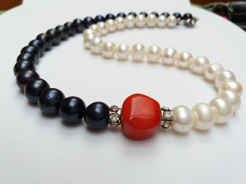 Black, red & white — foto 1