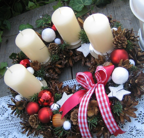Adventní věneček s baňkami — foto 1