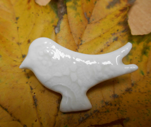 Porcelánová brož. Ptáčí. — foto 1