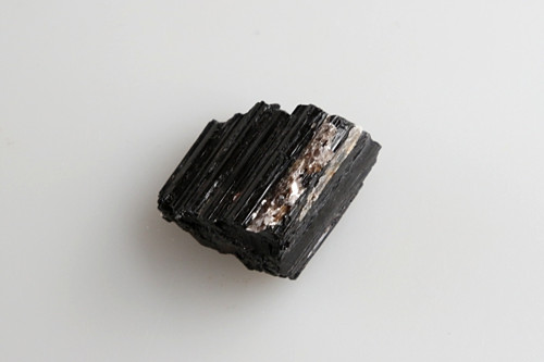 Turmalín skoryl 1,9 cm — foto 1