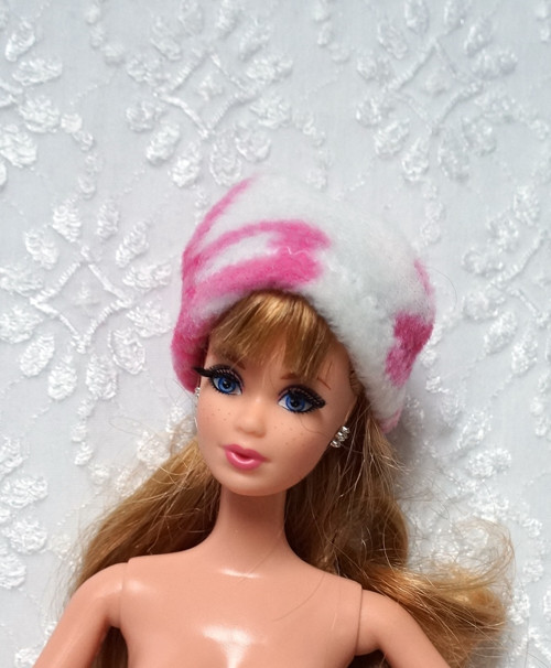 Čepice pro Barbie — foto 1