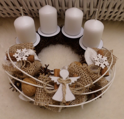 Věnec adventní s andělíčkem — foto 1