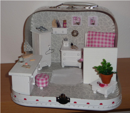Střední kufřík pro panenky — foto 1