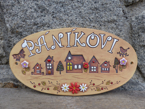 Keramická cedulka ,,domečky"se jmenovkou/ NA OBJ.