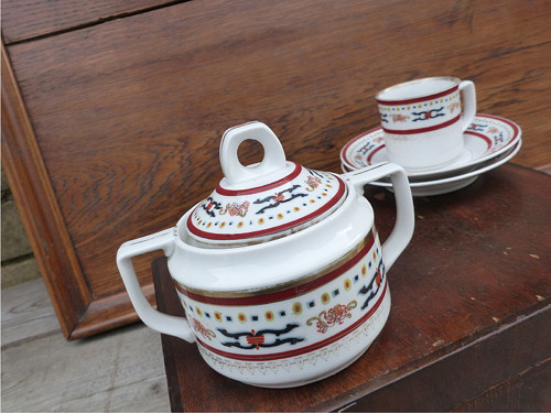 Silná káva...porcelánová cukřenka a šapo