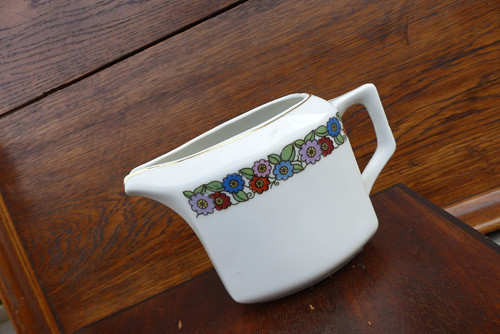 Květy v lince...porcelánová mléčenka