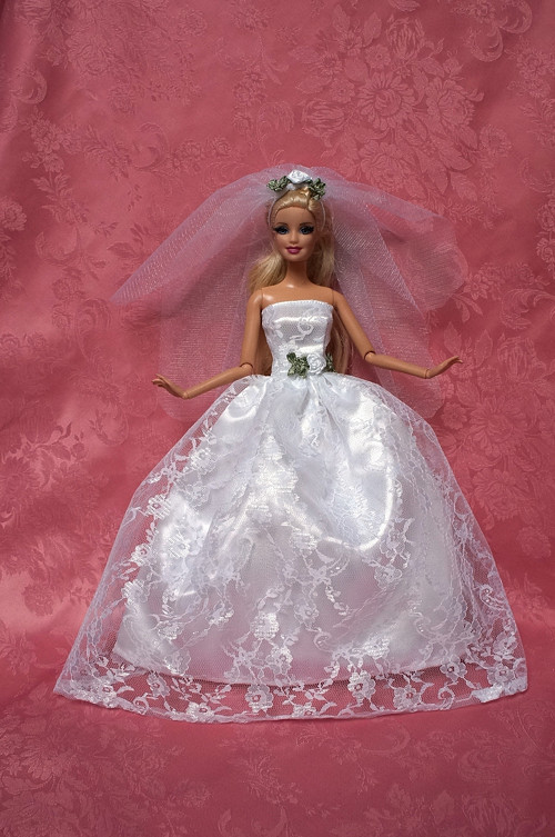 Svatební šaty se závojem — foto 1