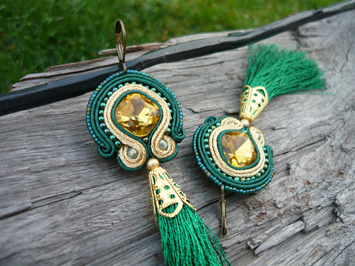 Soutache náušnice Zlaté Smaragdy — foto 1
