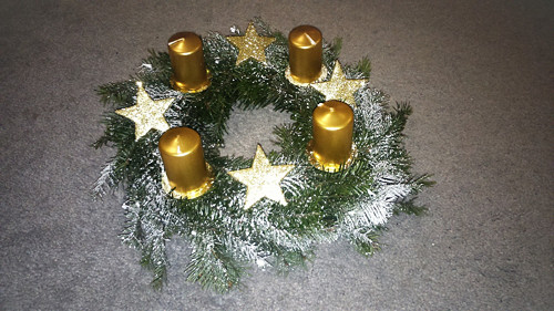 Zlatý adventní věnec