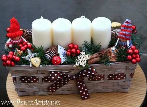 Adventní svícen s panenkami — foto 1