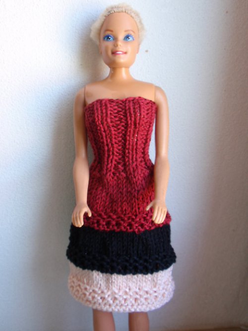 Barbie-vínové šaty s kanýry — foto 1