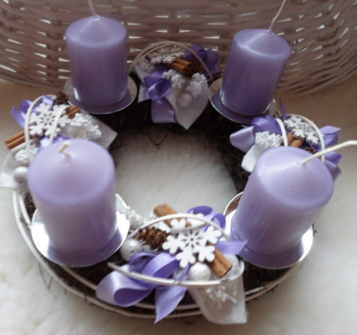 Věnec adventní fialový — foto 1