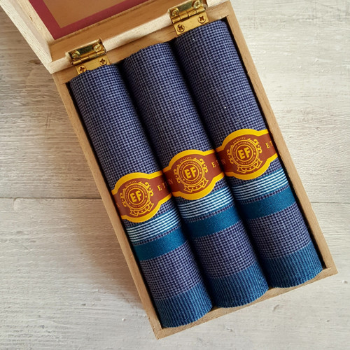 Pánské kapesníky s monogramem v krabičce — foto 1