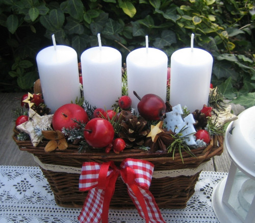 Adventní košíček s jablíčky a stromečky — foto 1