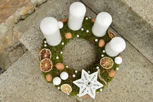 Adventní věnec se svíčkami — foto 1
