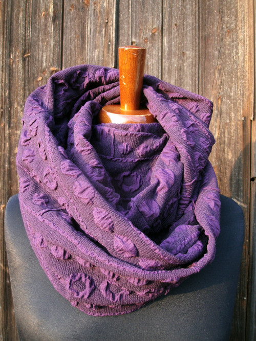 Purple bublles - nákrčník — foto 1