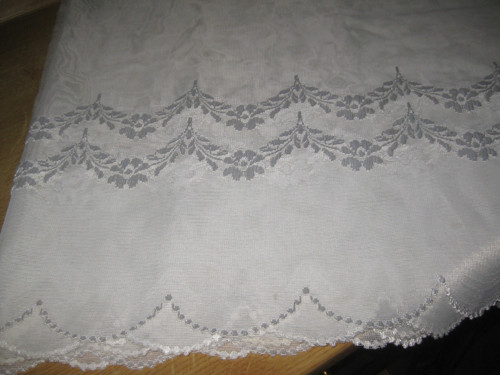 Vyšívaná záclona — foto 1