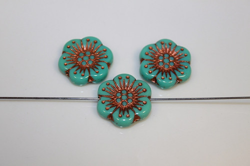 Kytka - 18mm - tyrkys zelený/měděný zátěr - 1ks
