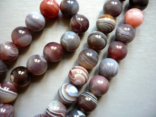 Vrtaný korálek - achát botswana 10 mm, 2 ks
