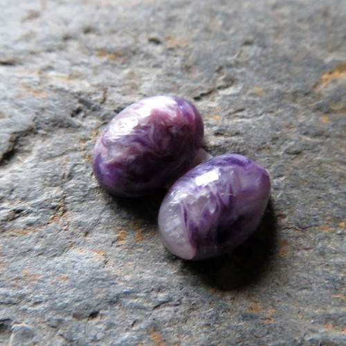 Čaroit - náušnicový pár č.9 (5x7mm) — foto 1