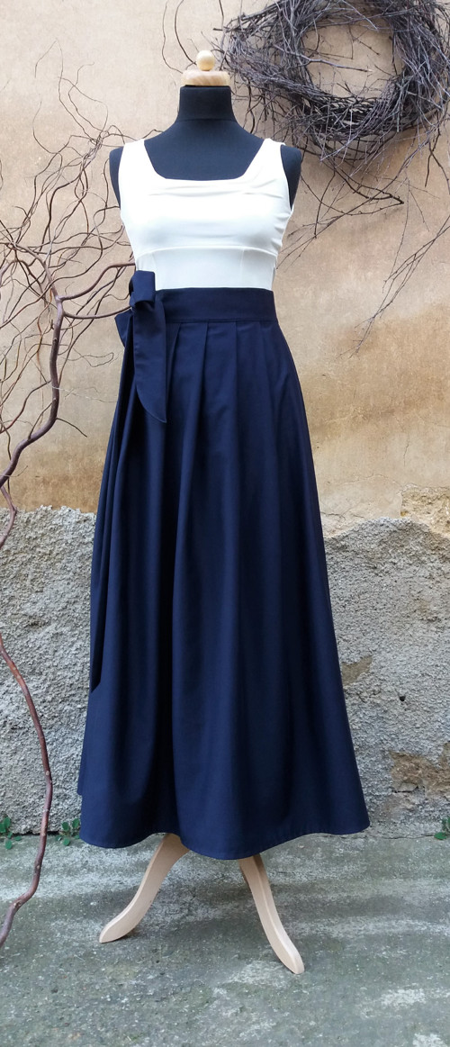 Luxusní Sukně V Modrém — foto 1