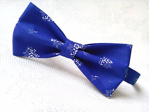 Dark blue folklore bow tie