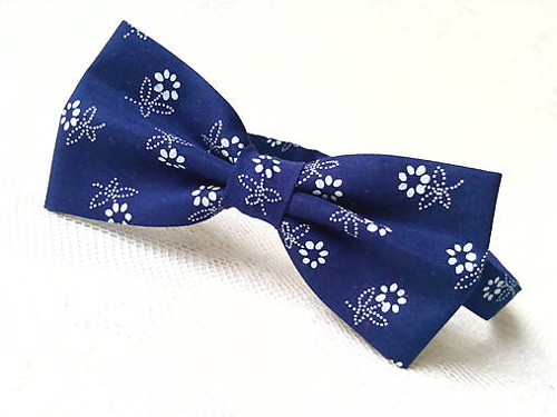Dark blue folklore bow tie