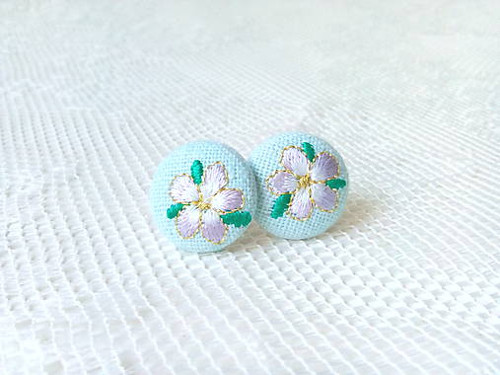 Flower earrings (baby blue)