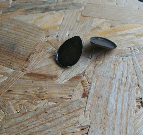 BRONZOVÉ PUZETY S LŮŽKEM 25x18 mm