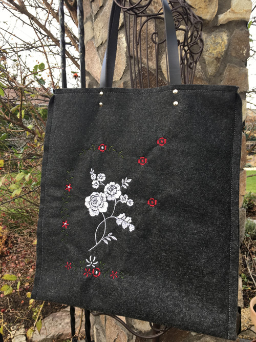 ...vyšívaná kabelka... — foto 1