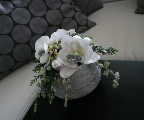 Stříbrná mísa s orchidejemi — foto 1