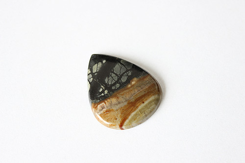 Jaspis - kabošon - 28x33 mm — foto 1