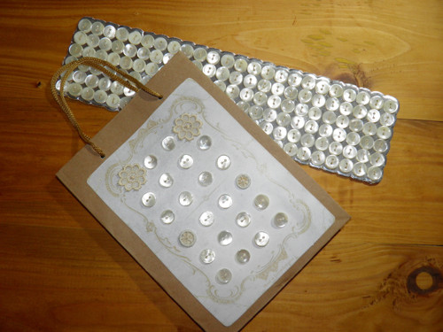 Staré perleťové knoflíky - 144 kusů