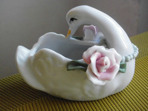 Porcelánová labuť (výška 7 cm) — foto 1