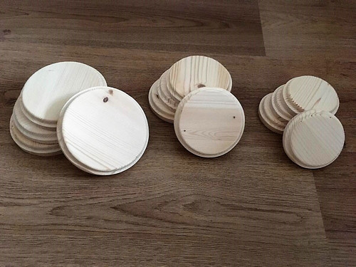 Dřevěné kolečko k dotvoření, průměr 8 cm.
